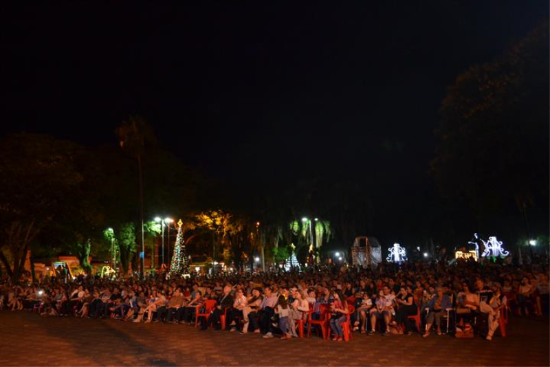 Show com a Caravana Chamamecera lota Praça Pinheiro Machado